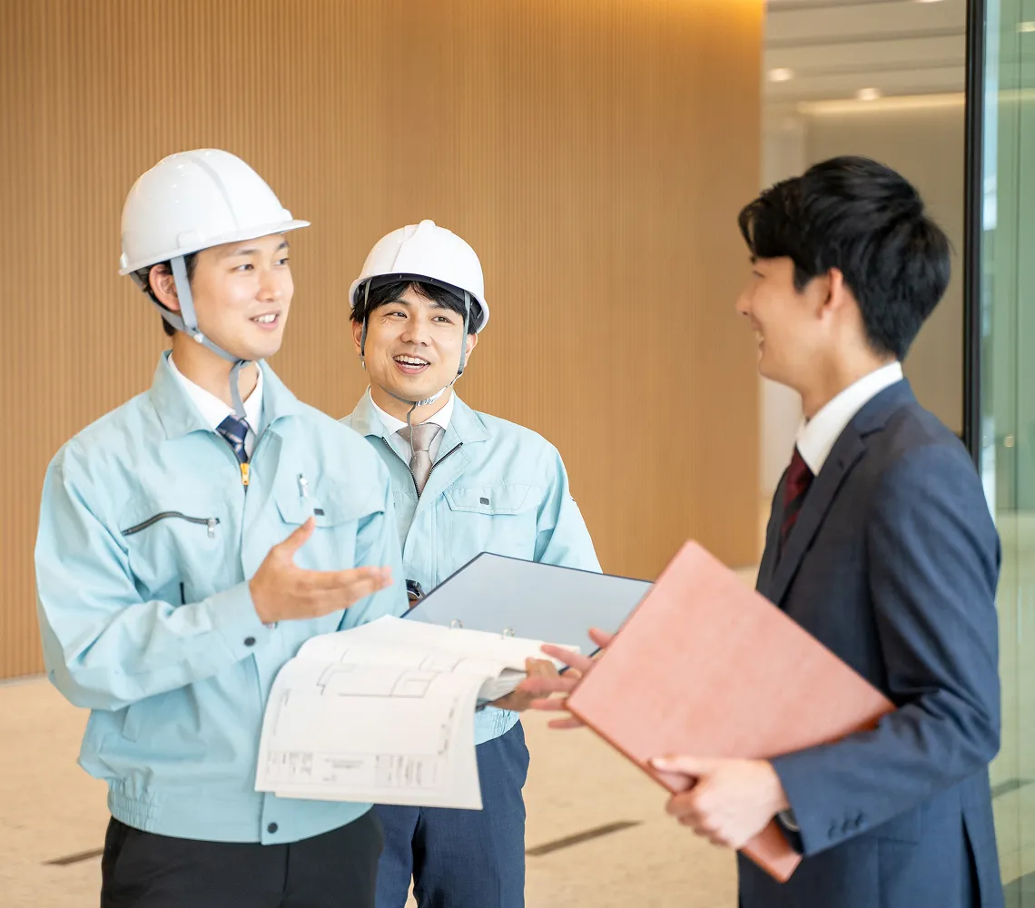 安全管理ついて話し合う人たち